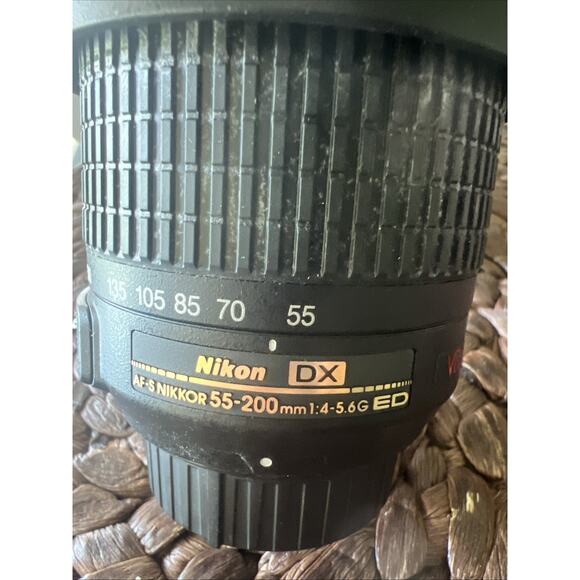 Nikon DX AF-S NIKKOR 55-200MM DX SWN VR ED Camera Lens - Picture 2 of 8